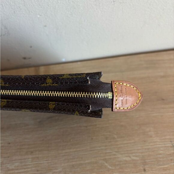 Authentic Louis Vuitton monogram toiletry - Picture 2 of 7